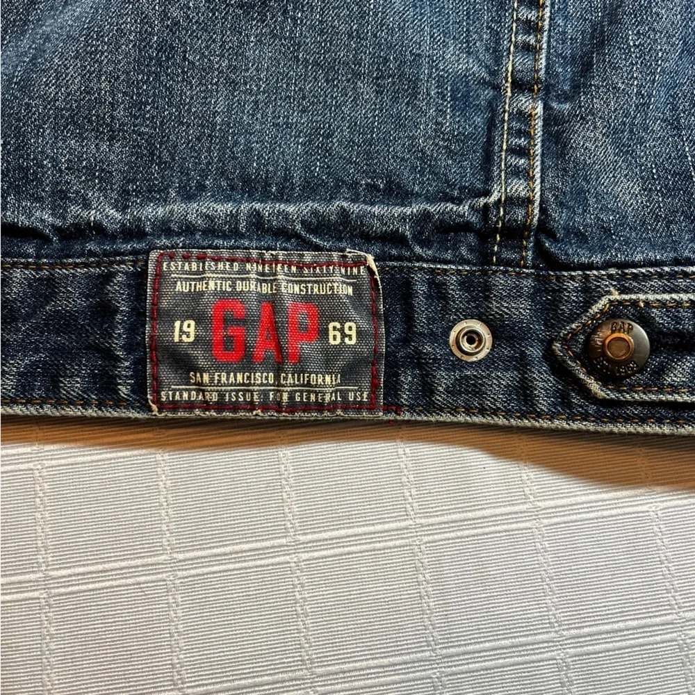 GAP Kids Classic Y2K Blue Jean Jacket Distressed Size XS 4-5 100% Cotton Western